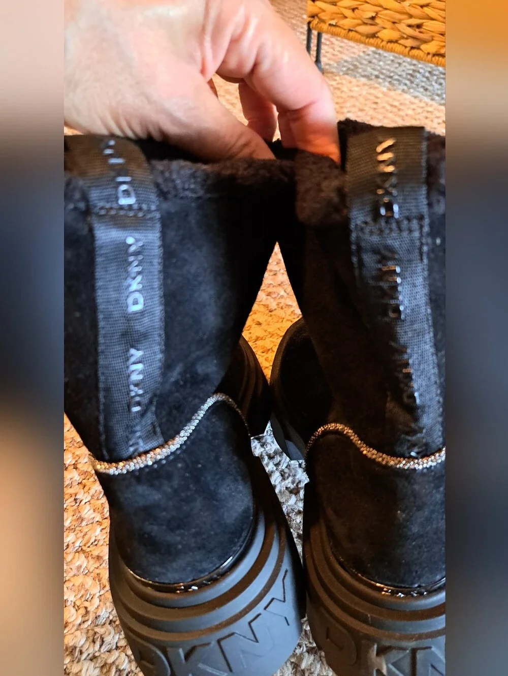 🖤 DKNY Frankie Faux Shearling Lug Heel Boots – Size 6 – NWOB 🖤 RHINESTONES!